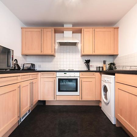 Best Price! Large Spacious 2 Bed Apartment - King Size Or Single Beds, Sofabeds, Smart Tvs, Free Parking Southampton Esterno foto