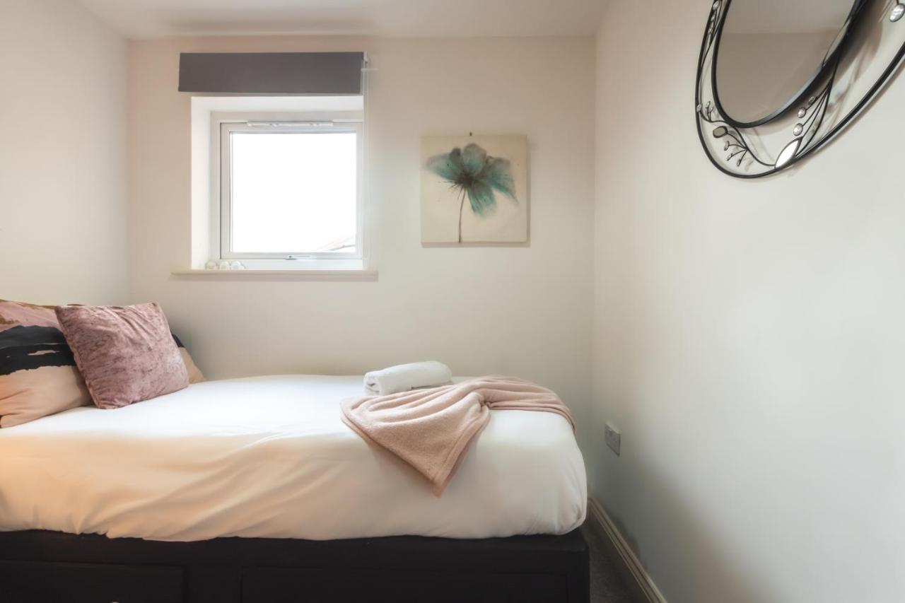 Best Price! Large Spacious 2 Bed Apartment - King Size Or Single Beds, Sofabeds, Smart Tvs, Free Parking Southampton Esterno foto