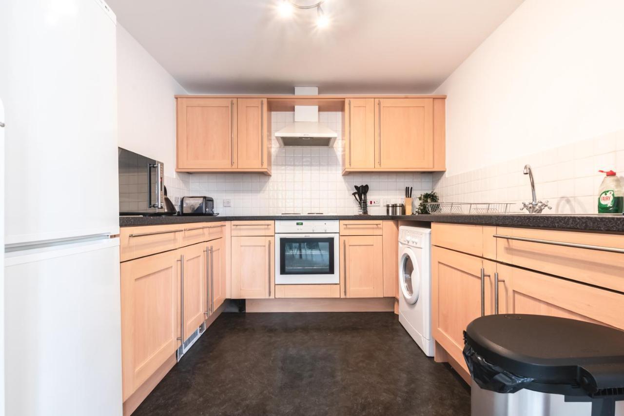 Best Price! Large Spacious 2 Bed Apartment - King Size Or Single Beds, Sofabeds, Smart Tvs, Free Parking Southampton Esterno foto