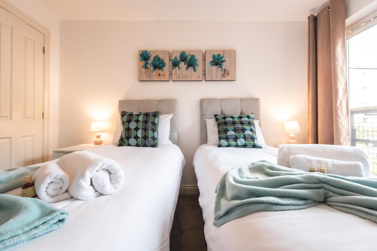 Best Price! Large Spacious 2 Bed Apartment - King Size Or Single Beds, Sofabeds, Smart Tvs, Free Parking Southampton Esterno foto