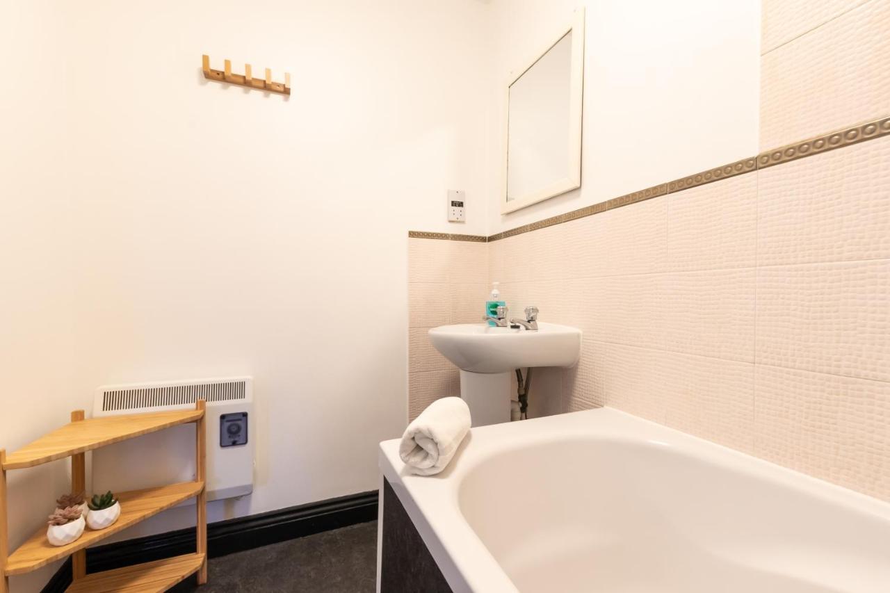 Best Price! Large Spacious 2 Bed Apartment - King Size Or Single Beds, Sofabeds, Smart Tvs, Free Parking Southampton Esterno foto
