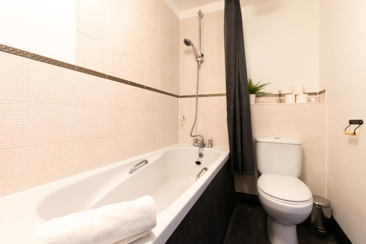 Best Price! Large Spacious 2 Bed Apartment - King Size Or Single Beds, Sofabeds, Smart Tvs, Free Parking Southampton Esterno foto
