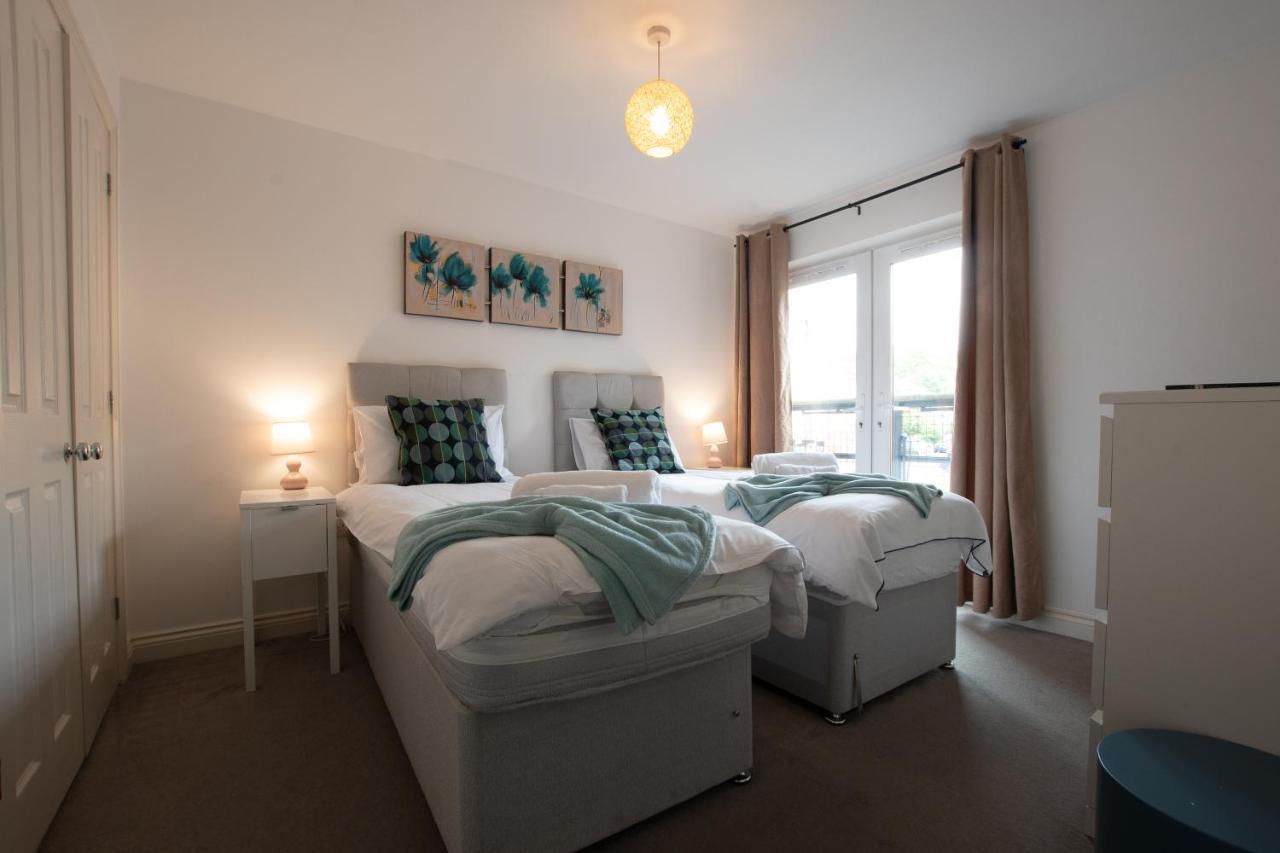 Best Price! Large Spacious 2 Bed Apartment - King Size Or Single Beds, Sofabeds, Smart Tvs, Free Parking Southampton Esterno foto