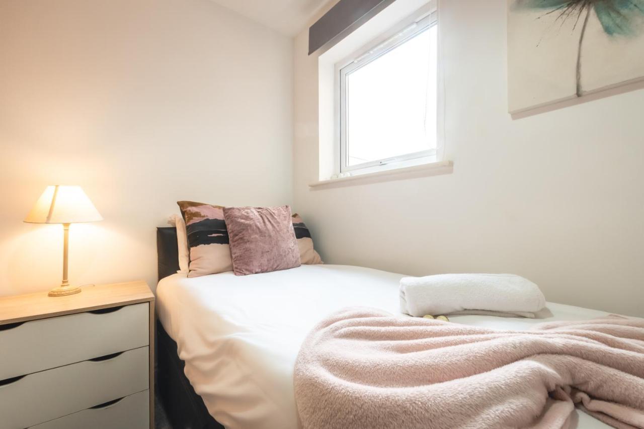 Best Price! Large Spacious 2 Bed Apartment - King Size Or Single Beds, Sofabeds, Smart Tvs, Free Parking Southampton Esterno foto