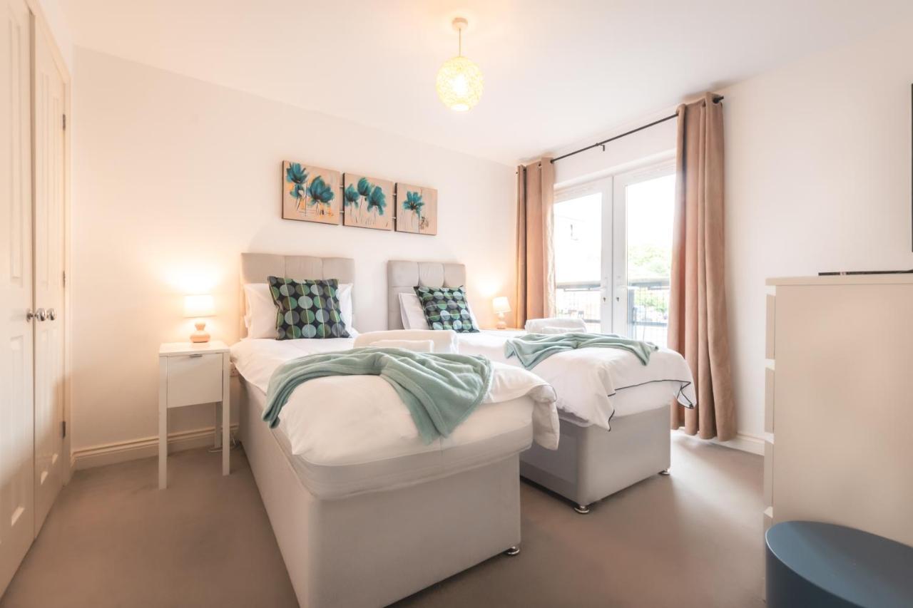 Best Price! Large Spacious 2 Bed Apartment - King Size Or Single Beds, Sofabeds, Smart Tvs, Free Parking Southampton Esterno foto